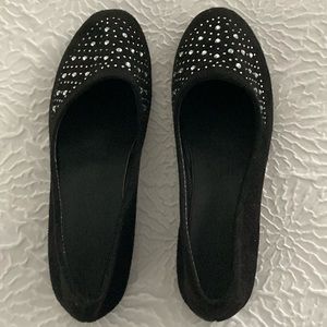 Black flats with rhinestones on toe area.  Size 40 EU.  No brand . Never worn.